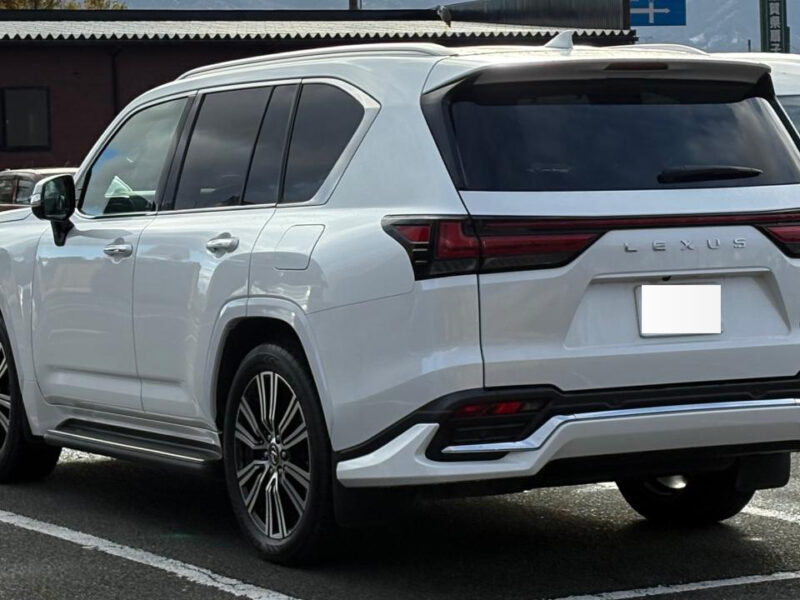 2024 LEXUS LX600