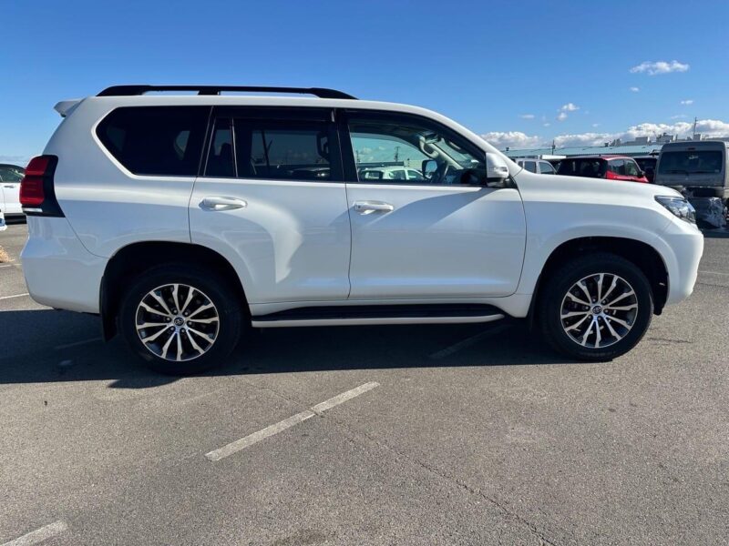 2020 Toyota Land Cruiser Prado TZ-G - GDJ151W