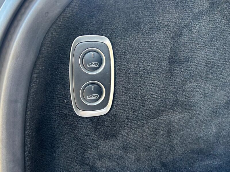 2021 Aston Martin DBX