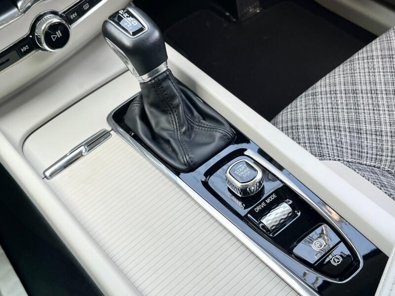 2019 Volvo XC60 T5 AWD Momentum