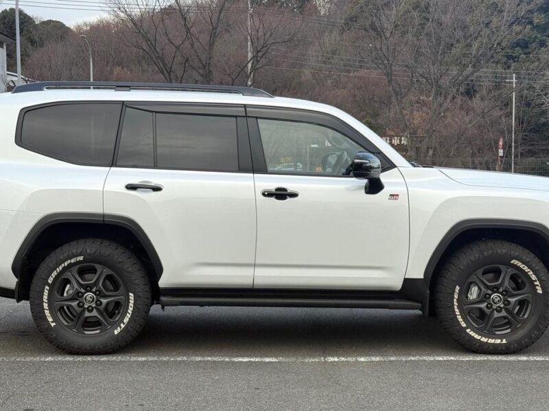 2024 Toyota Land Cruiser 300 GR Sport - FJA300W