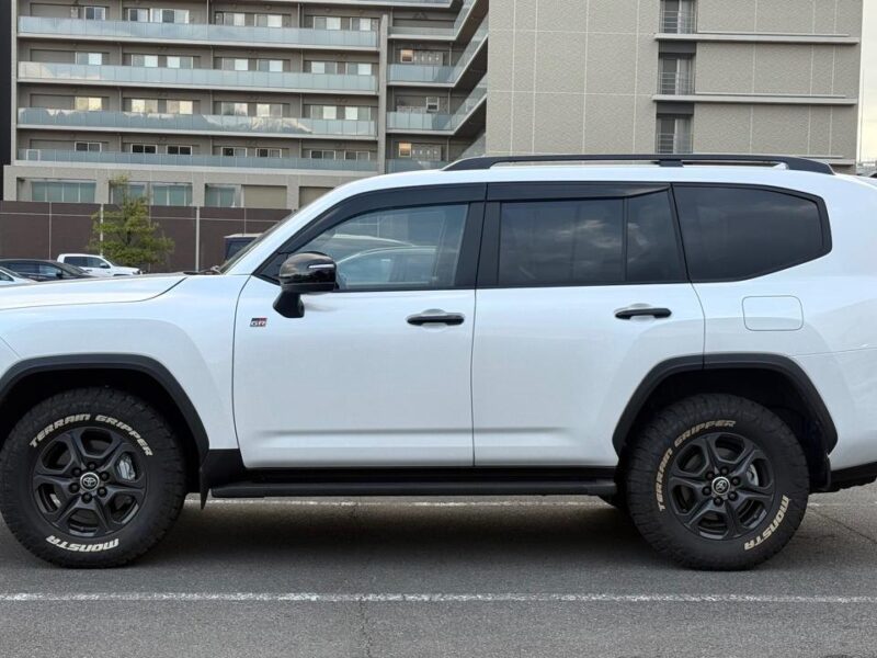 2024 Toyota Land Cruiser 300 GR Sport - FJA300W