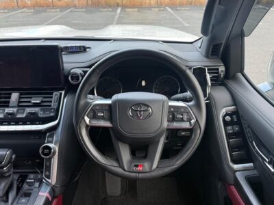 2024 Toyota Land Cruiser 300 GR Sport - FJA300W