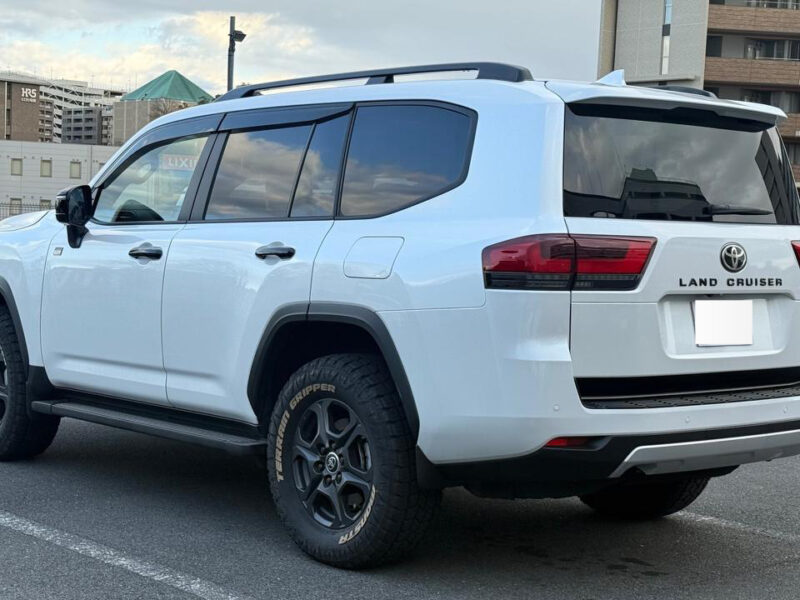 2024 Toyota Land Cruiser 300 GR Sport - FJA300W