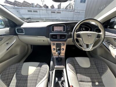 2020 VOLVO V40 Cross Country T5 AWD Momentum