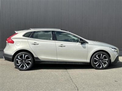 2020 VOLVO V40 Cross Country T5 AWD Momentum