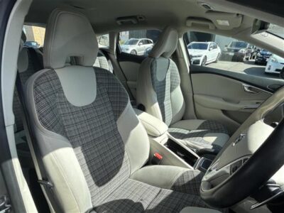 2020 VOLVO V40 Cross Country T5 AWD Momentum