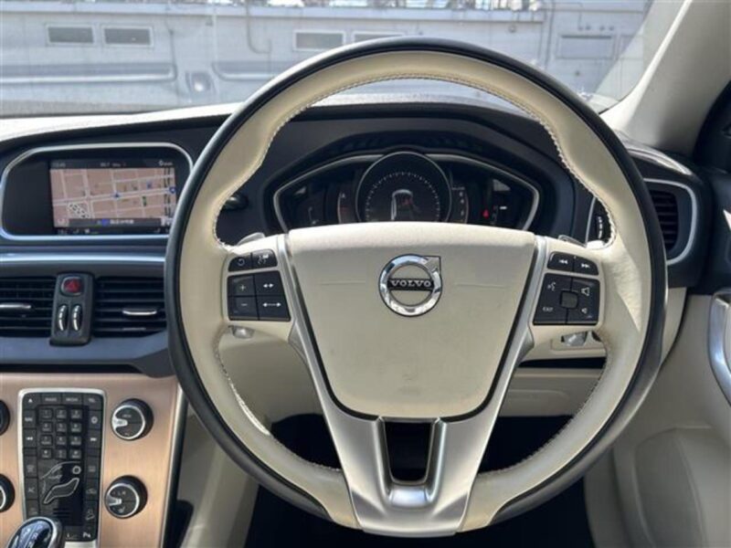 2020 VOLVO V40 Cross Country T5 AWD Momentum