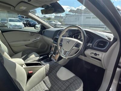 2020 VOLVO V40 Cross Country T5 AWD Momentum