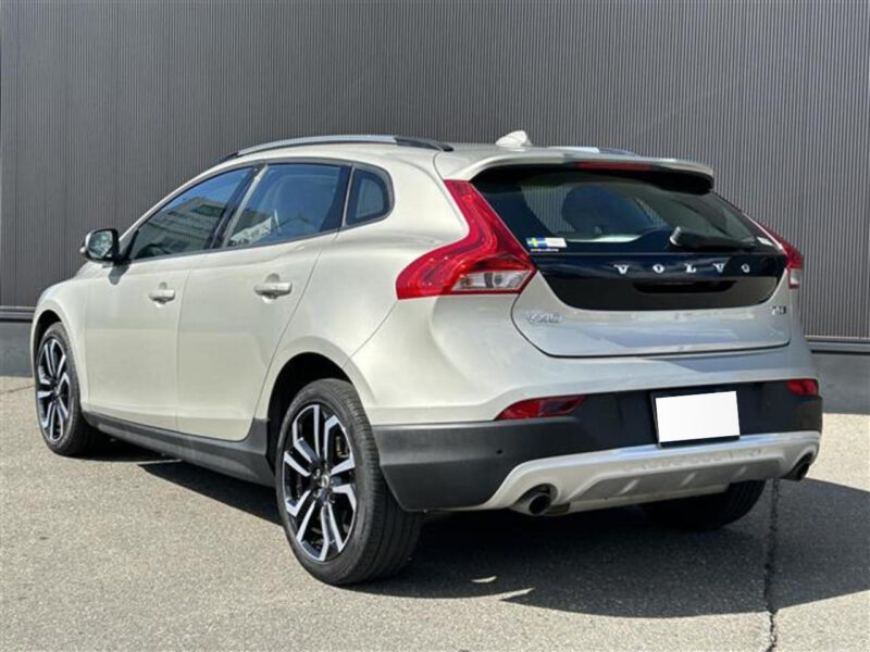 2020 VOLVO V40 Cross Country T5 AWD Momentum