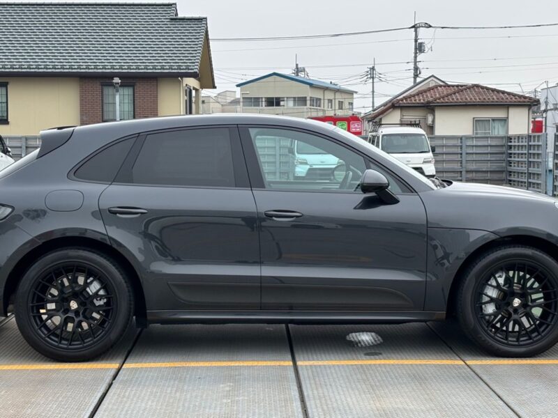 2020 Porsche Macan Turbo