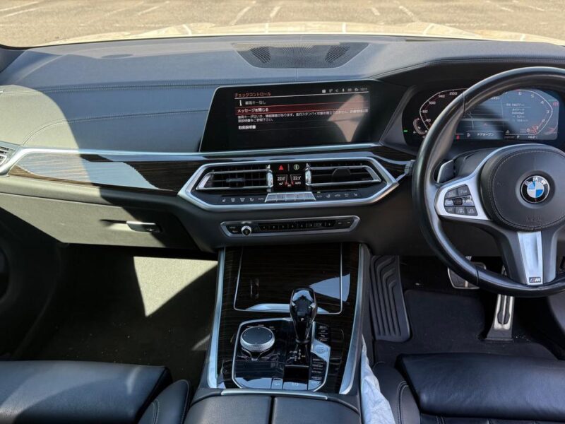 2021 BMW M50i