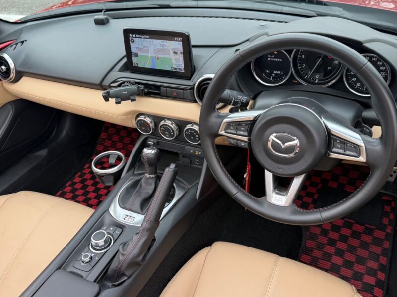 2019 Mazda Roadster RF VS