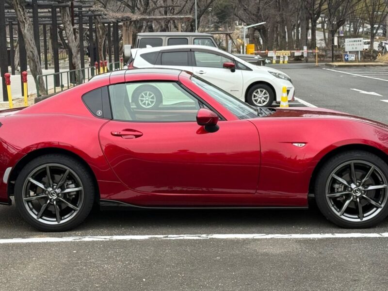2019 Mazda Roadster RF VS