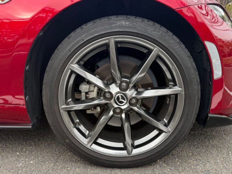 2019 Mazda Roadster RF VS