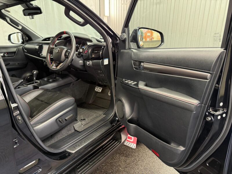 2023 Toyota Hilux 2.4Z GR Sport - GUN125