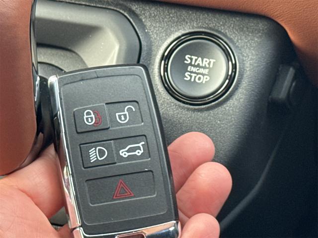 2025 Land Rover Defender OCTA 635PS