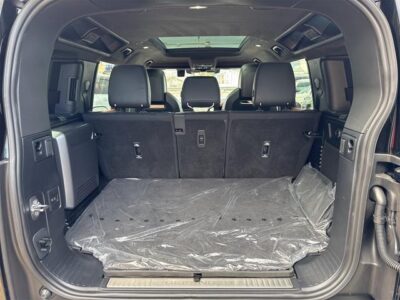 2025 Land Rover Defender OCTA 635PS