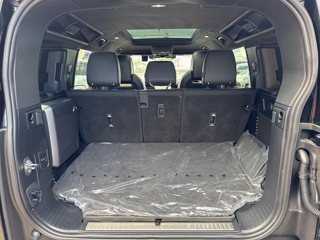 2025 Land Rover Defender OCTA 635PS