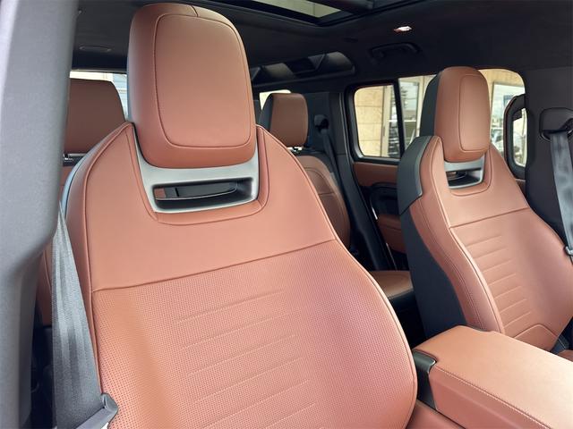 2025 Land Rover Defender OCTA 635PS