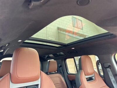 2025 Land Rover Defender OCTA 635PS