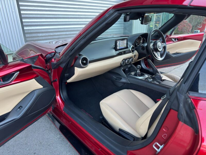 2019 Mazda Roadster RF 2.0 VS