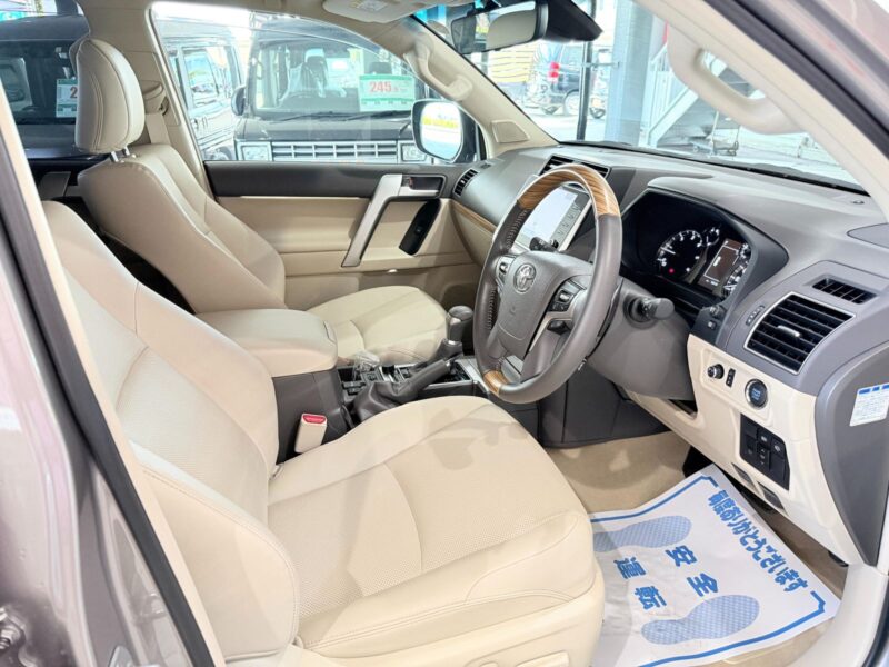 2023 Toyota Land Cruiser Prado TZ-G - GDJ151W