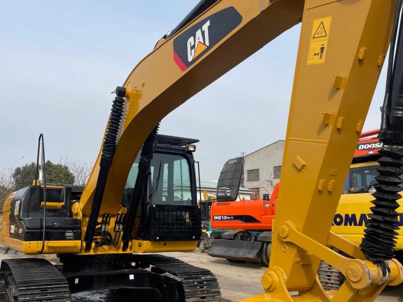 2017 CAT 320D2 Excavator