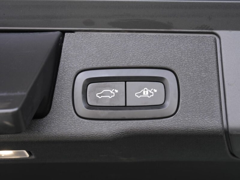 2019 VOLVO XC60 D4 AWD R-Design