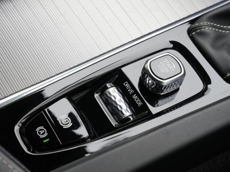 2019 VOLVO XC60 D4 AWD R-Design