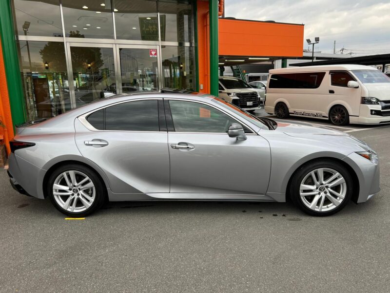 2021 LEXUS IS300