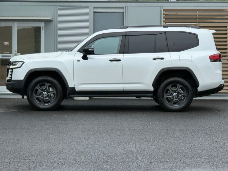 2023 Toyota Land Cruiser 300 3.5 GR Sport