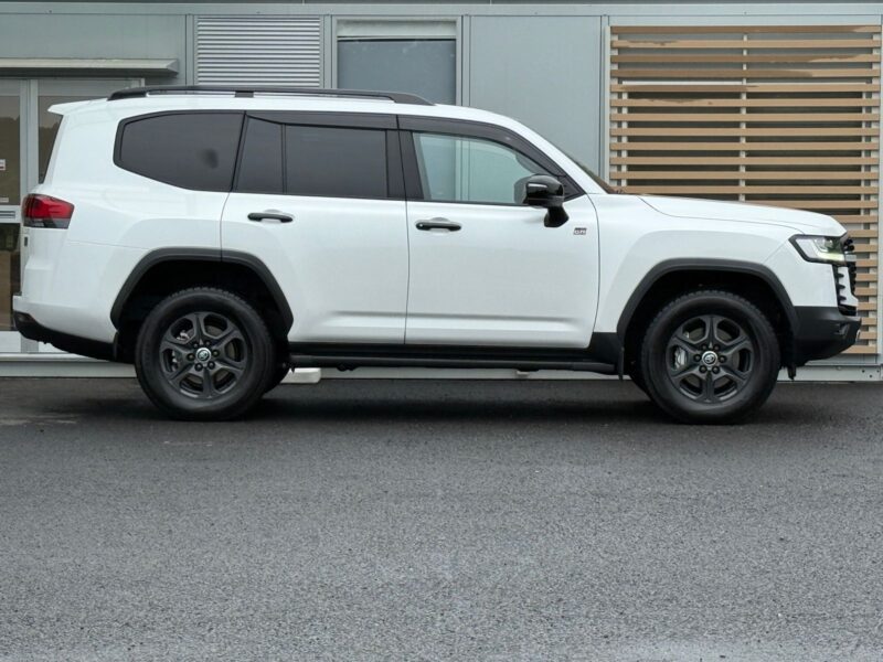 2023 Toyota Land Cruiser 300 3.5 GR Sport