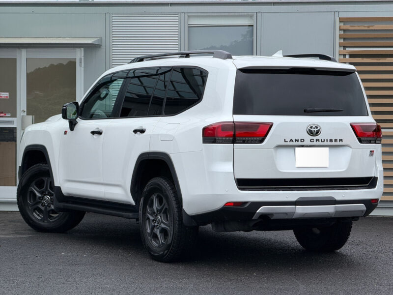 2023 Toyota Land Cruiser 300 3.5 GR Sport