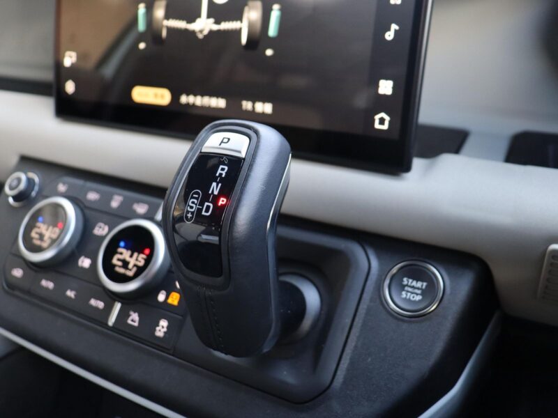 2023 Land Rover Defender 110X Dynamic Eastnor Edition 3.0L D300 (LE72WAB)