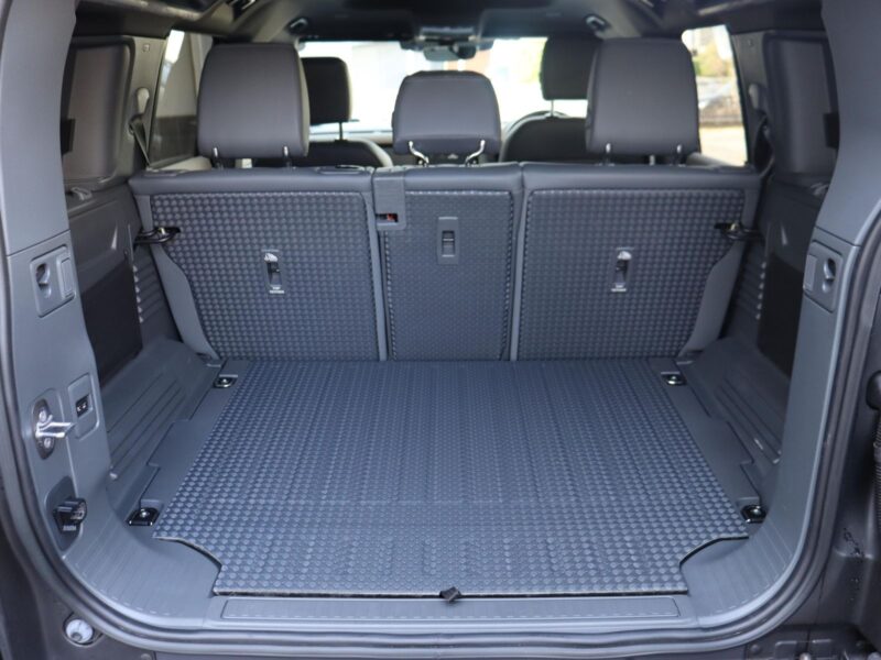 2023 Land Rover Defender 110X Dynamic Eastnor Edition 3.0L D300 (LE72WAB)