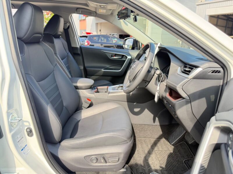 2019 Toyota Rav4 G Z Package (6BA-MXAA54)
