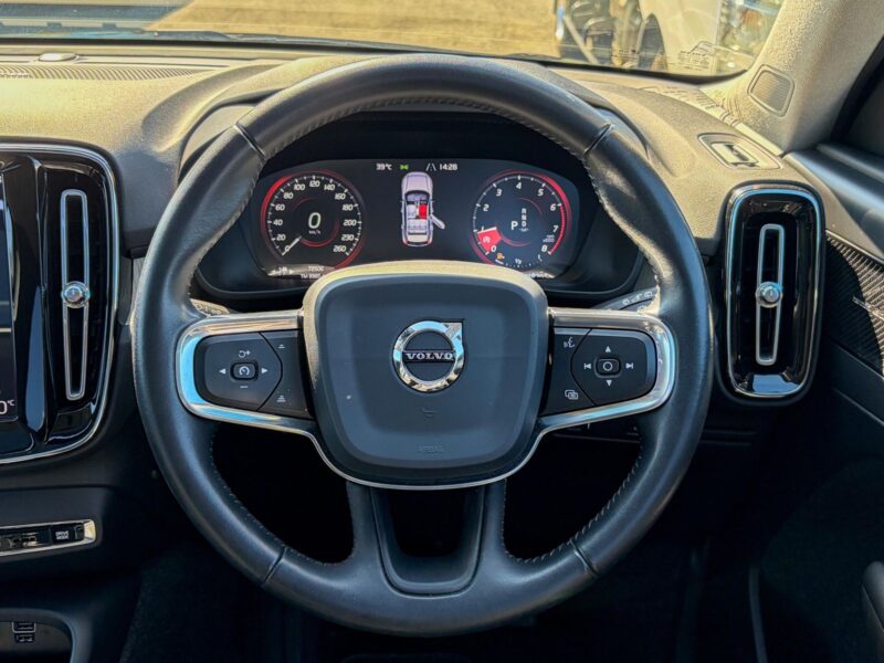 2019 VOLVO XC40 T4 AWD Momentum (XB420XC)