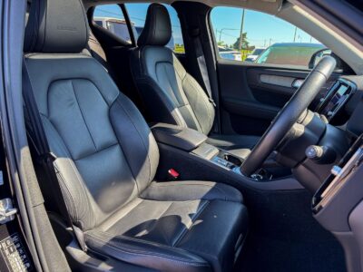 2019 VOLVO XC40 T4 AWD Momentum (XB420XC)