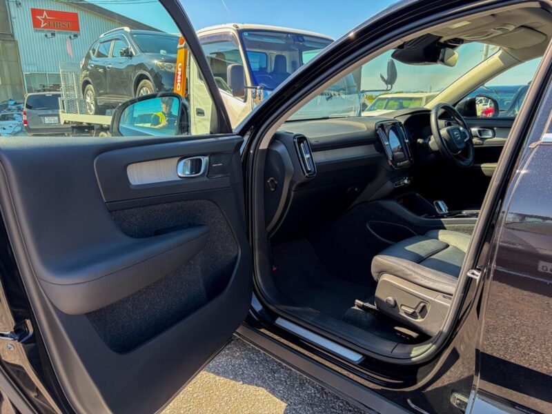 2019 VOLVO XC40 T4 AWD Momentum (XB420XC)