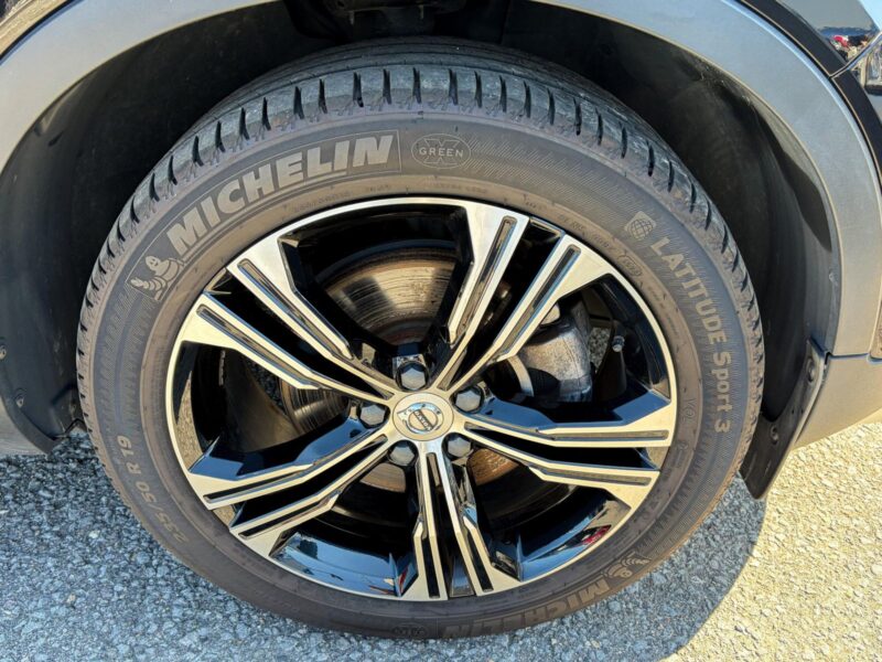 2019 VOLVO XC40 T4 AWD Momentum (XB420XC)