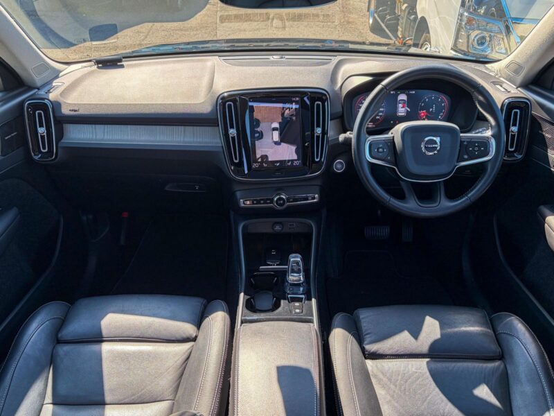 2019 VOLVO XC40 T4 AWD Momentum (XB420XC)