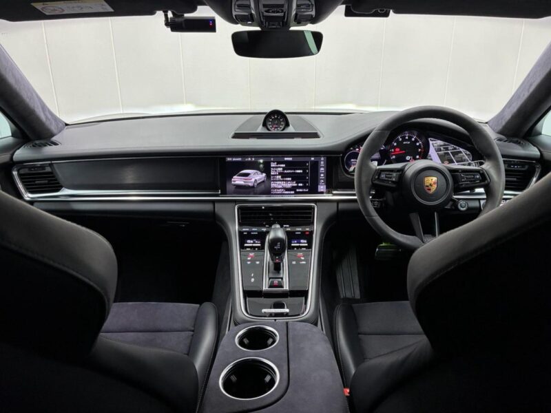 2020 Porsche Panamera GTS PDK