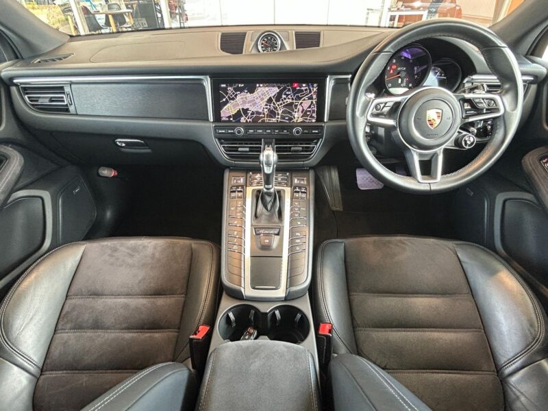2020 Porsche Macan GTS PDK (J1L29)