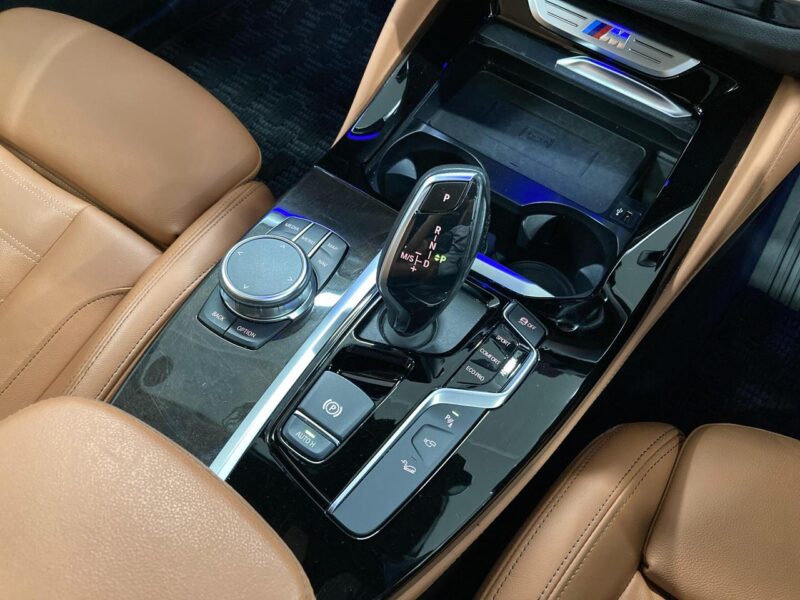 2019/12 BMW X4 M40i (3BA-2V30)