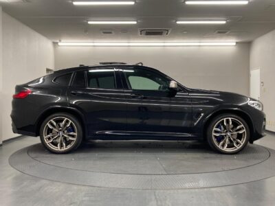2019/12 BMW X4 M40i (3BA-2V30)