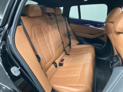 2019/12 BMW X4 M40i (3BA-2V30)