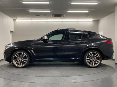 2019/12 BMW X4 M40i (3BA-2V30)