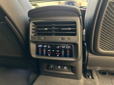 2023 AUDI SQ8 (3BA-F1DWRA)