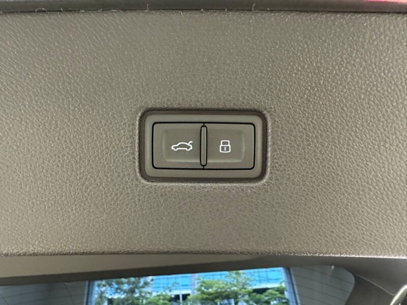 2023 AUDI SQ8 (3BA-F1DWRA)